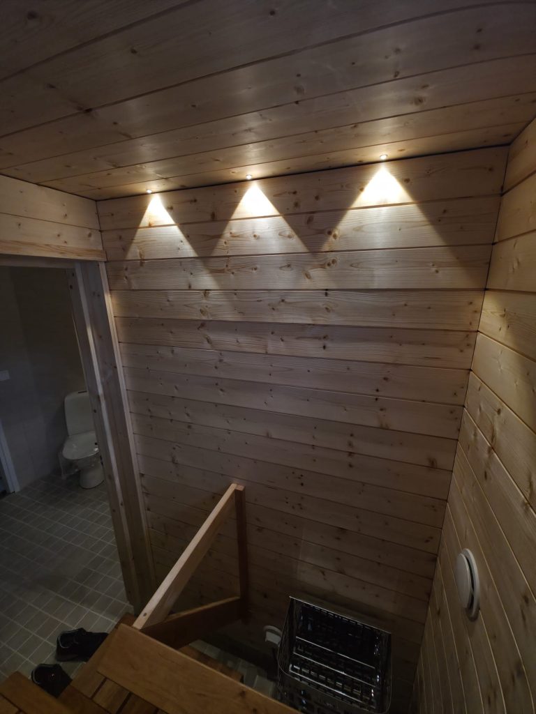Saunan kiuas ja valaistus